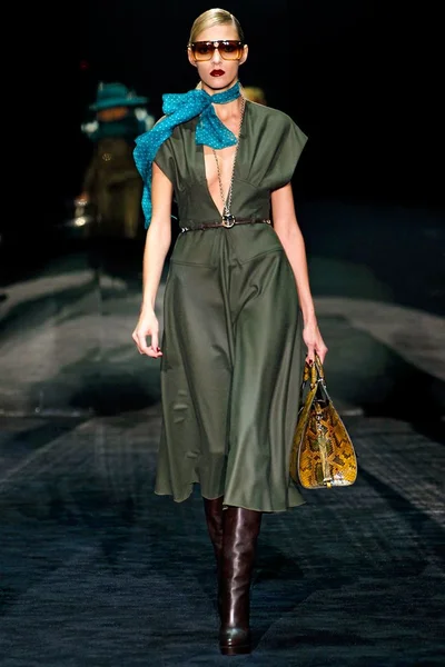 Look 12